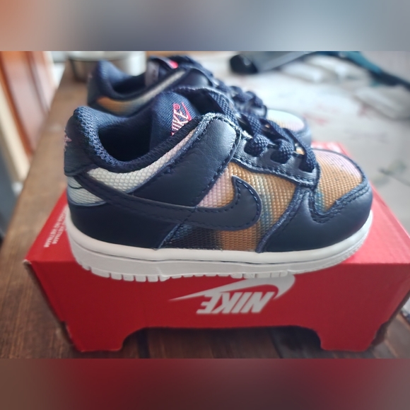 Nike Dunk Low SE - Picture 9 of 11